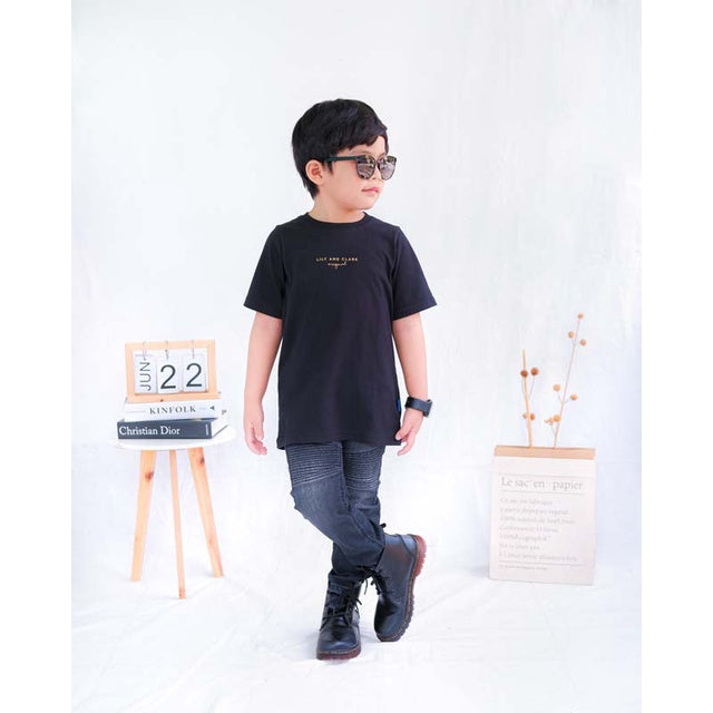 Lily And Clark Kaos Anak Unisex Warna Hitam KLC54