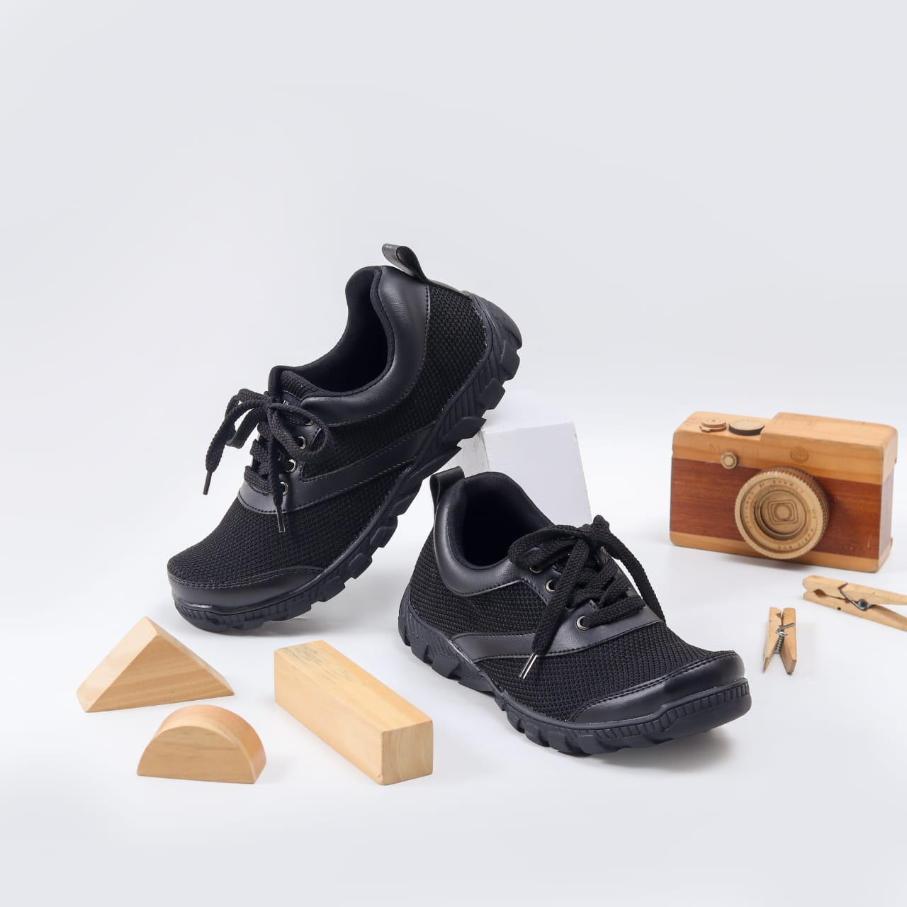 SEPATU SEKOLAH HITAM POLOS FULL BLACK DARAKA