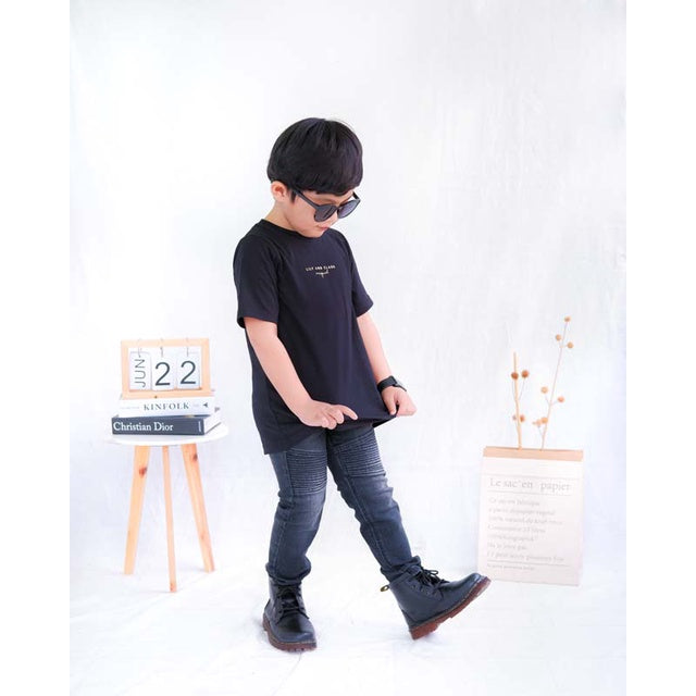 Lily And Clark Kaos Anak Unisex Warna Hitam KLC54