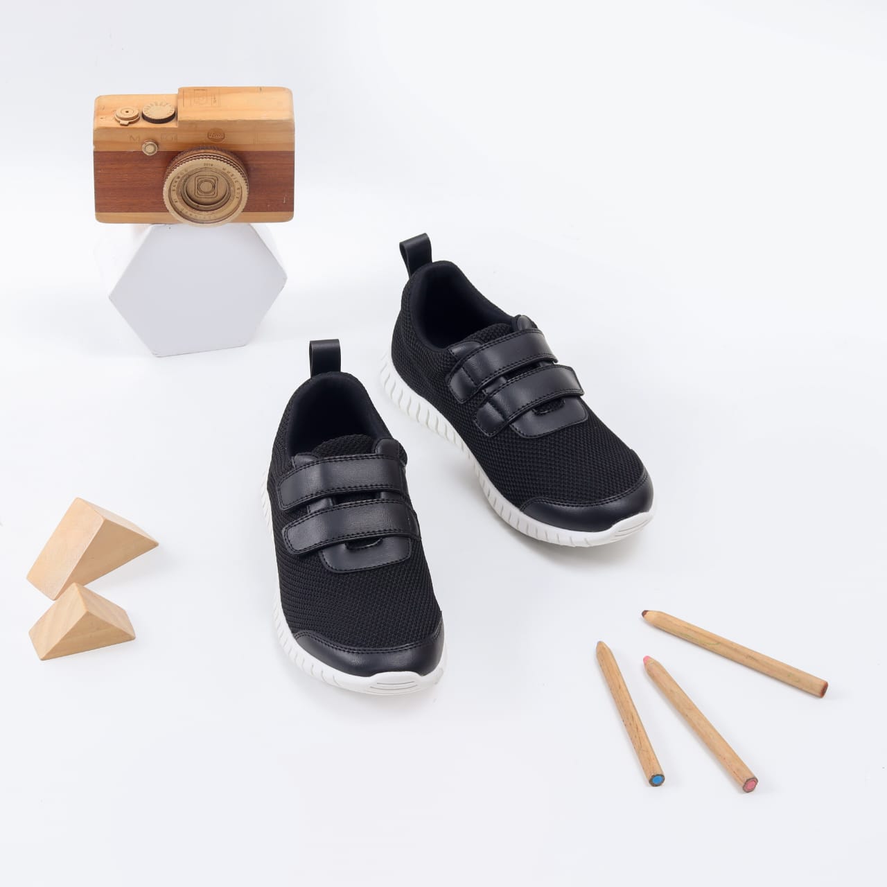 SEPATU SEKOLAH HITAM POLOS FULL BLACK SOL PUTIH CASSIDY