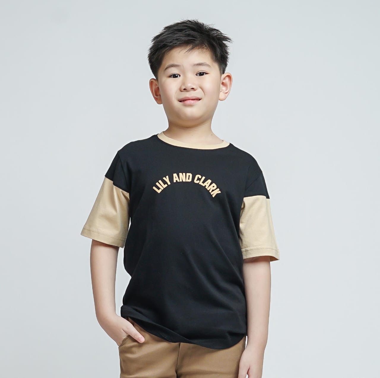 LILY AND CLARK Kaos Anak Laki-Laki warna Hitam Combine Khaky KLC120