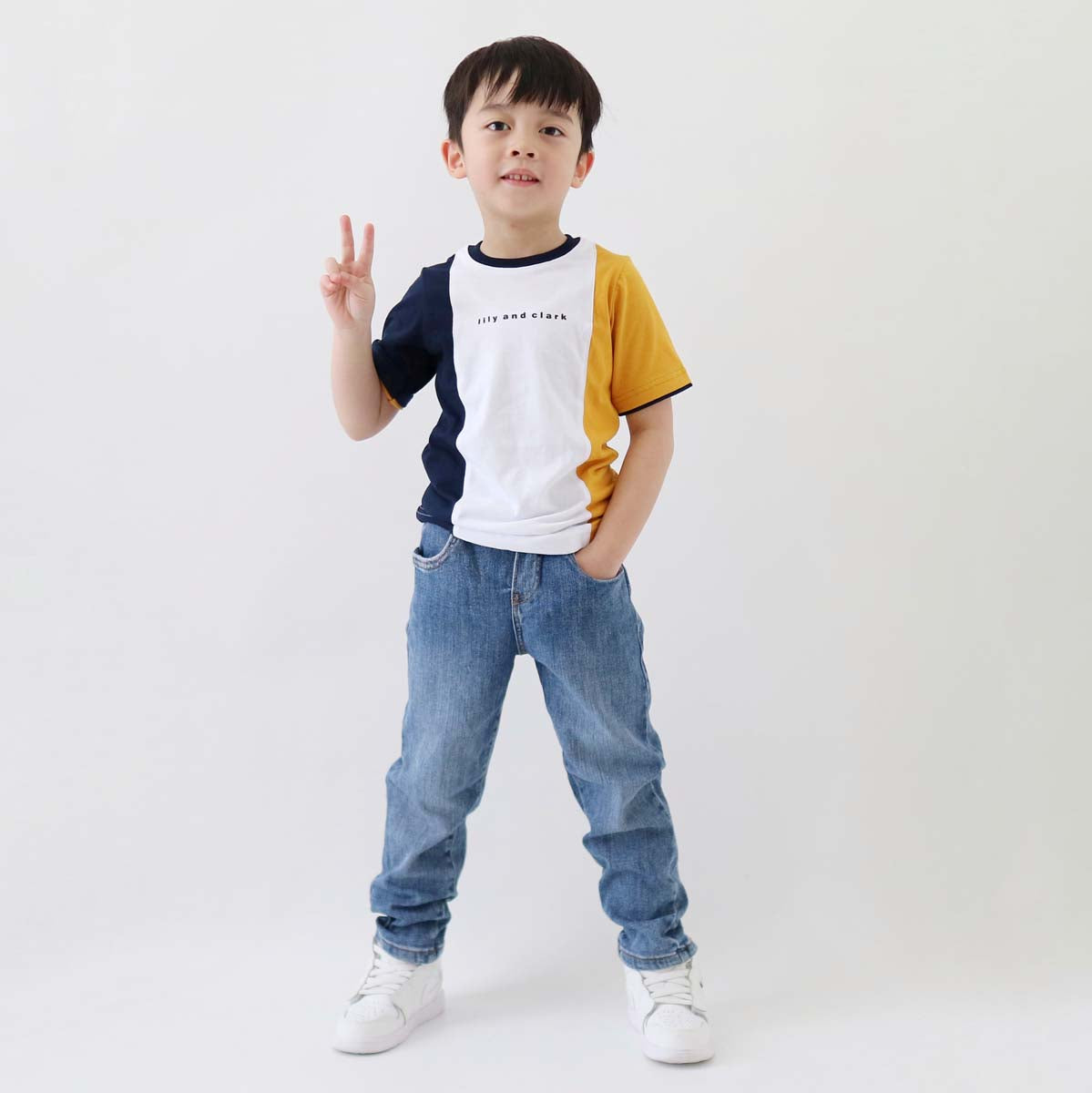 LILY AND CLARK Kaos Anak Laki-Laki Combine Navy, Putih, dan Toffe KLC119