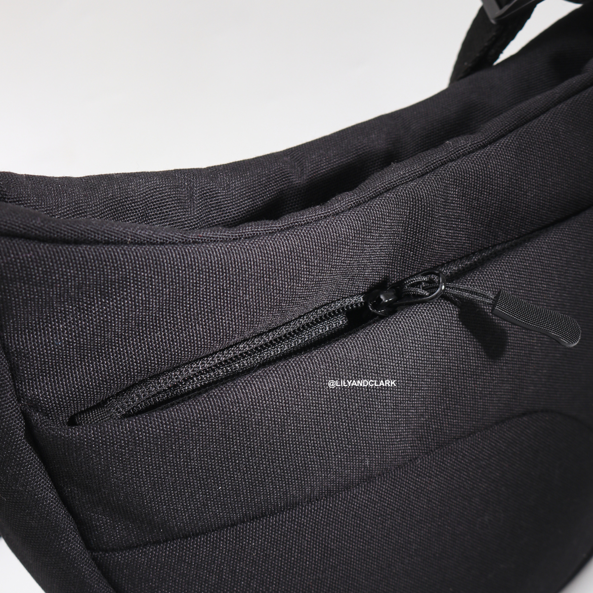 Lily And Clark Tas Selempang Anak IZZY-HITAM