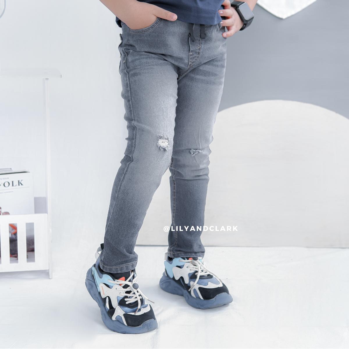 Jeans Panjang Abu JA02