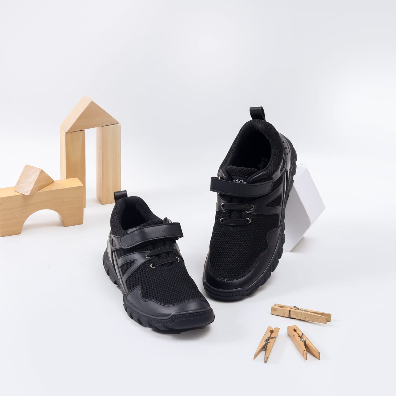 SEPATU SEKOLAH HITAM POLOS FULL BLACK GARVI