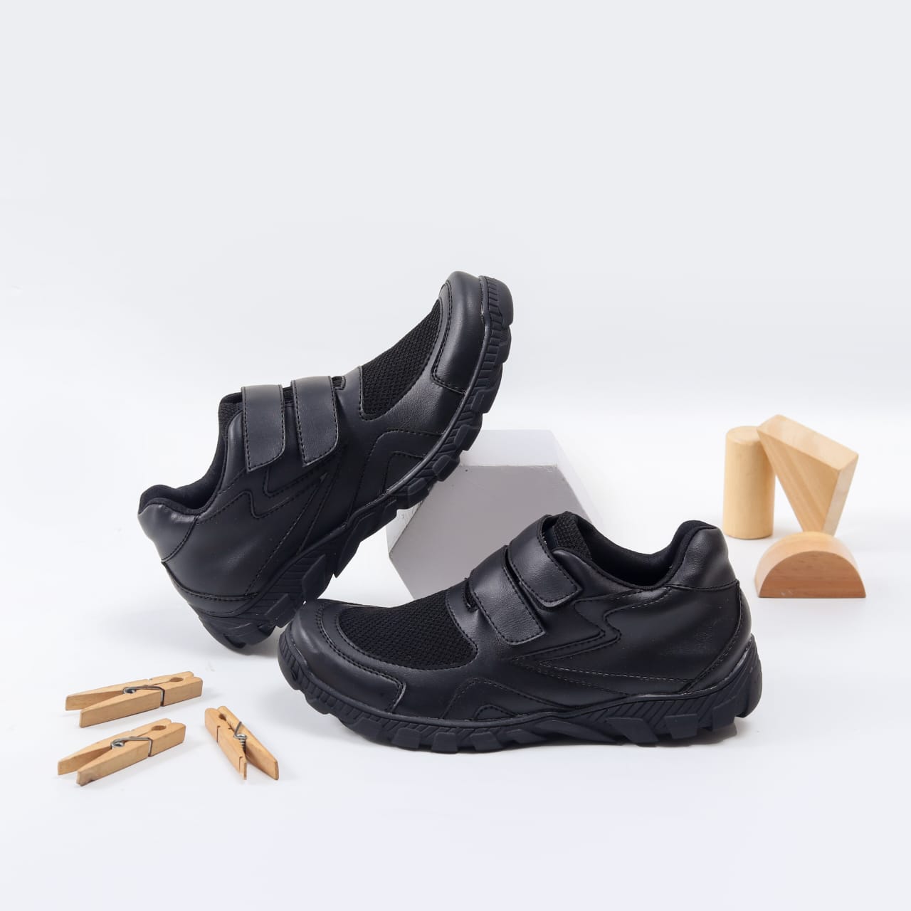 SEPATU SEKOLAH HITAM POLOS FULL BLACK ARCHER