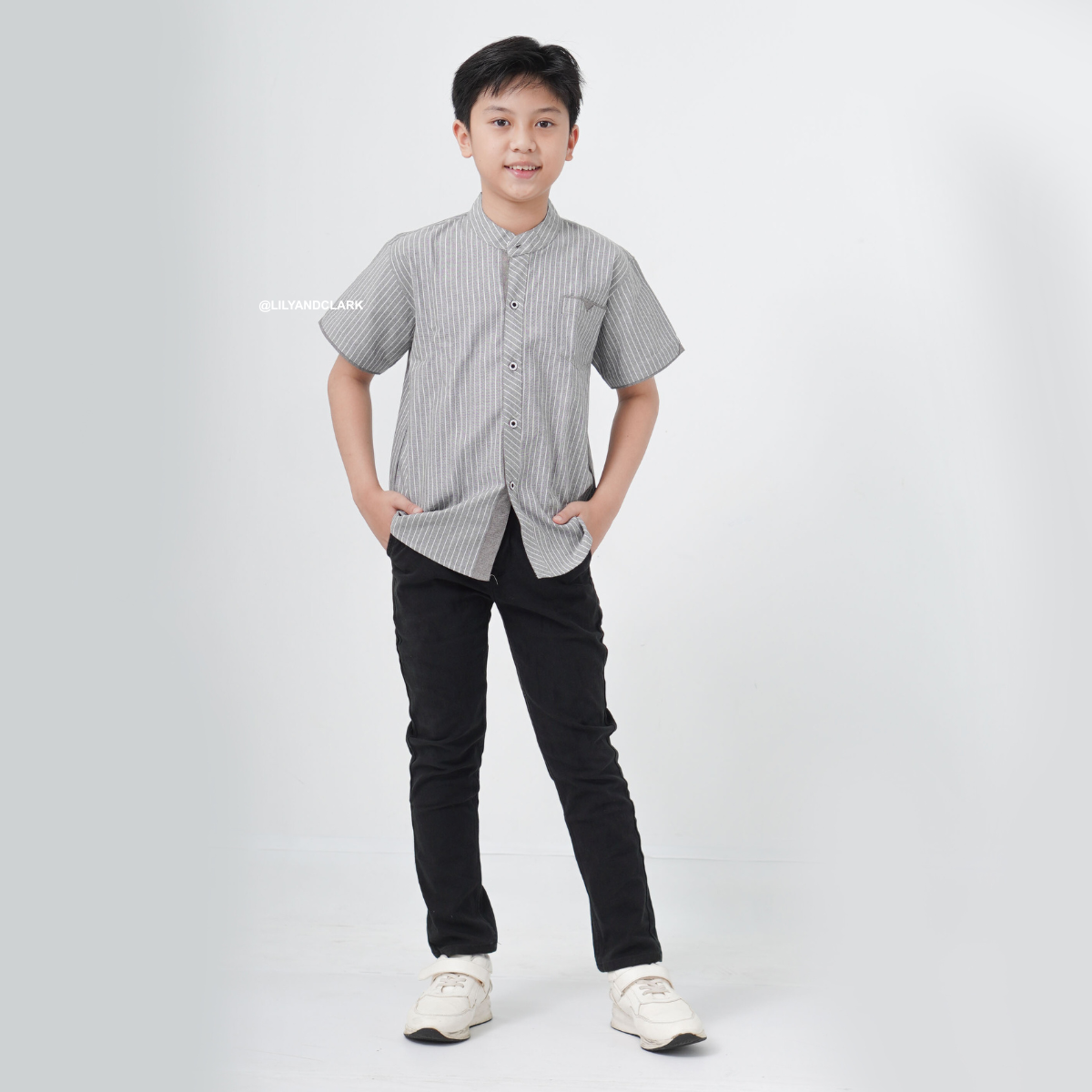 Lily And Clark Kemeja Pendek OXFORD SALUR Warna Hitam KP17-HITAM