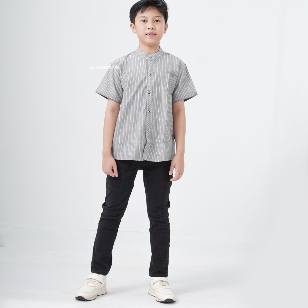 Lily And Clark Kemeja Pendek OXFORD SALUR Warna Hitam KP17-HITAM