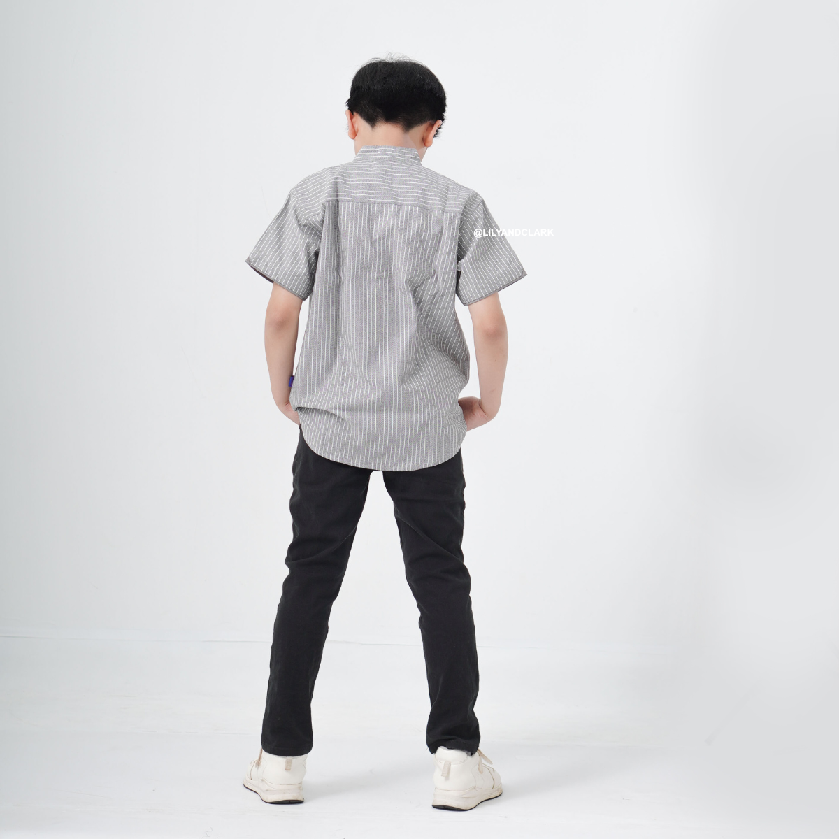 Lily And Clark Kemeja Pendek OXFORD SALUR Warna Hitam KP17-HITAM