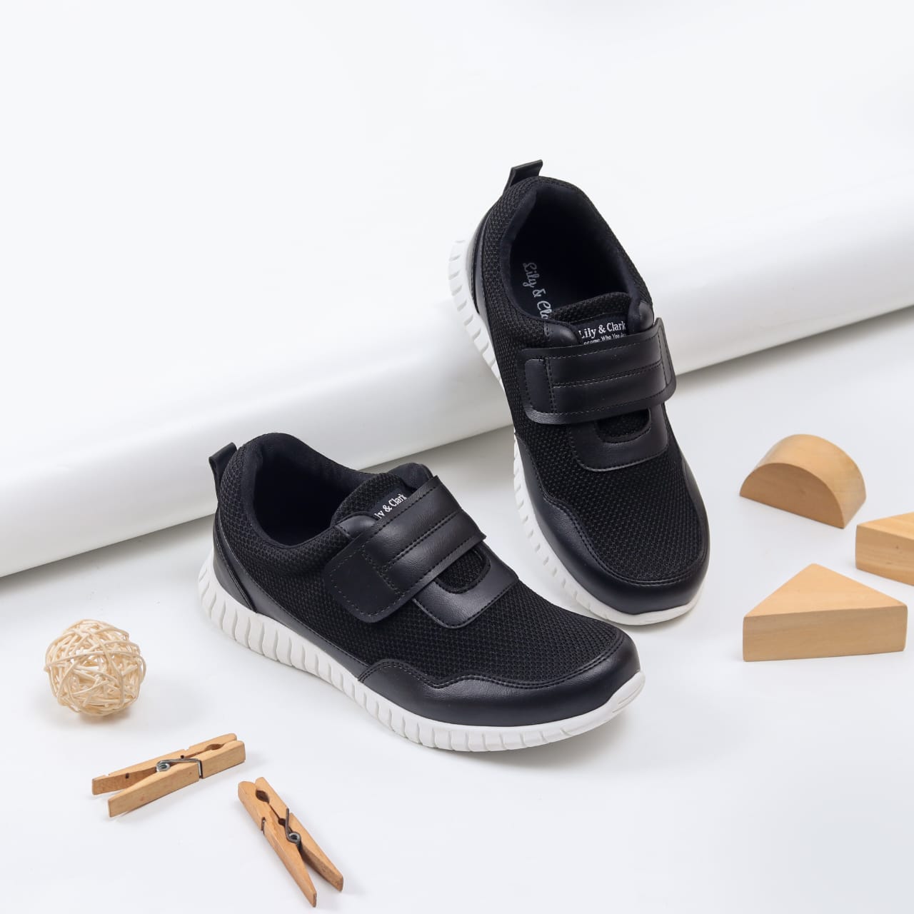 SEPATU SEKOLAH HITAM POLOS FULL BLACK FINLEY