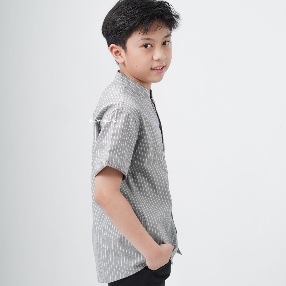 Lily And Clark Kemeja Pendek OXFORD SALUR Warna Hitam KP17-HITAM