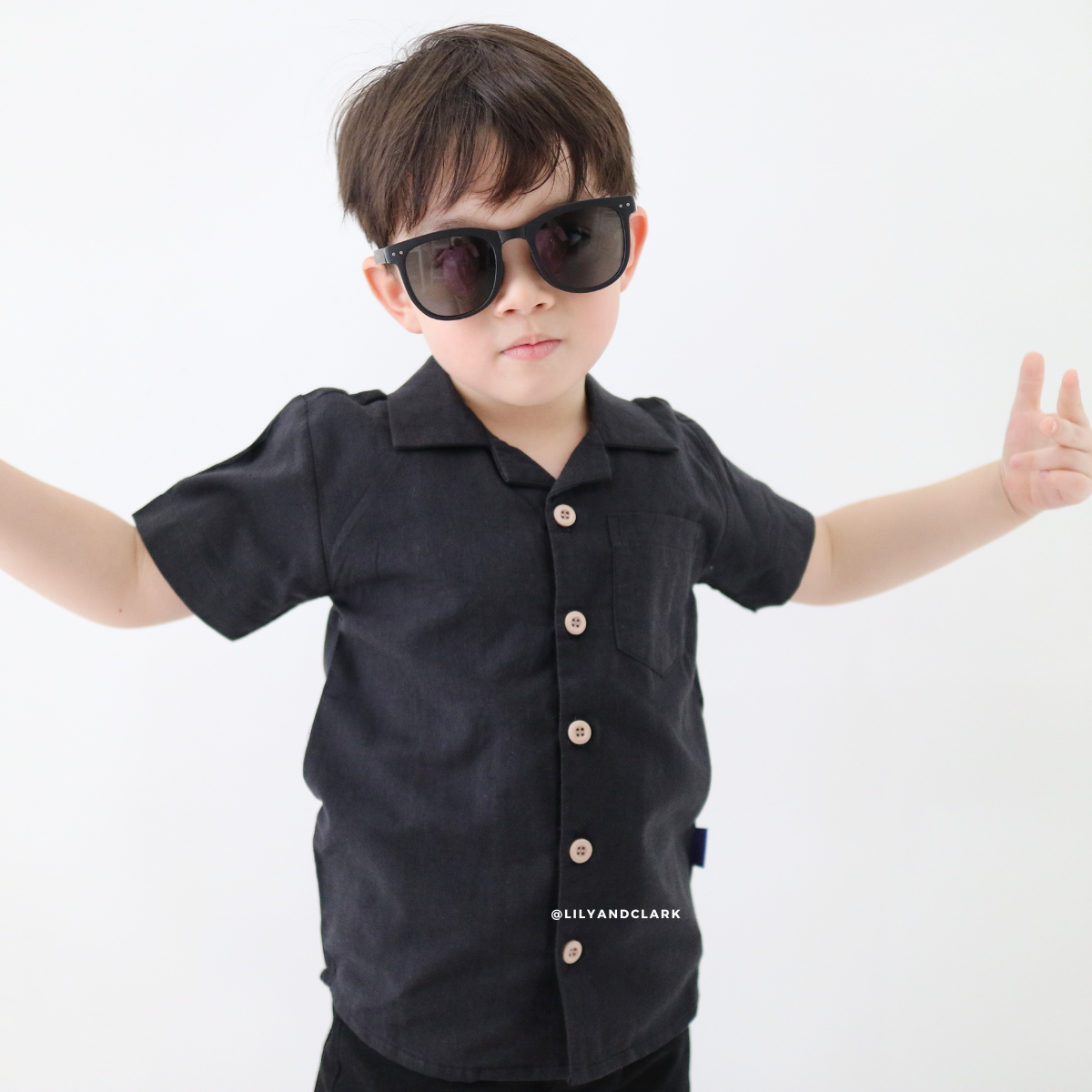 LILY AND CLARK Kemeja Pendek Casual Anak warna Hitam KP18-HITAM