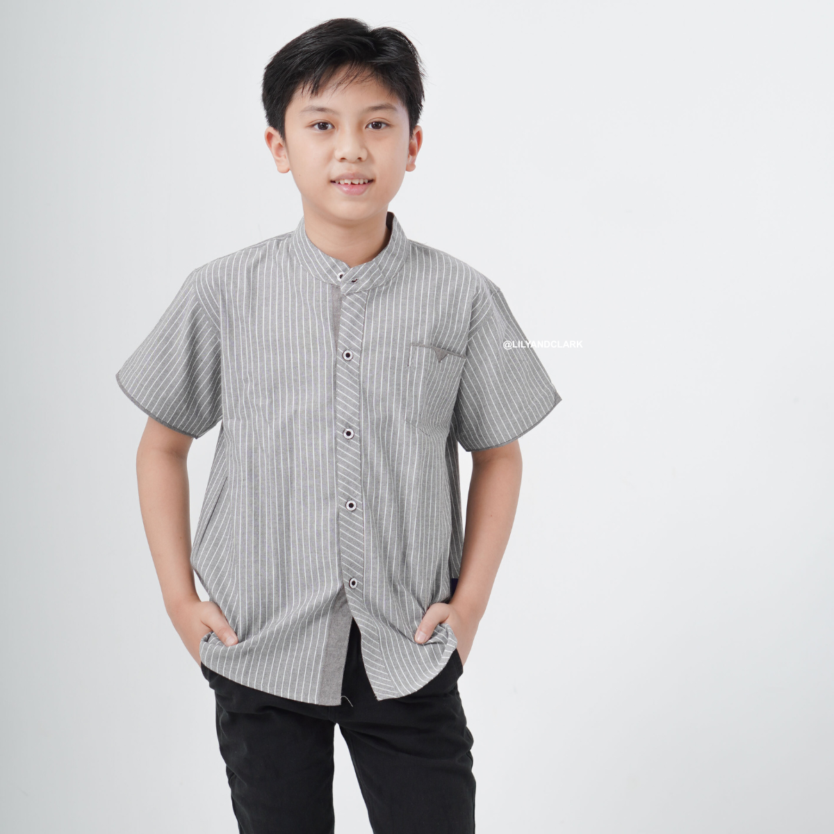 Lily And Clark Kemeja Pendek OXFORD SALUR Warna Hitam KP17-HITAM