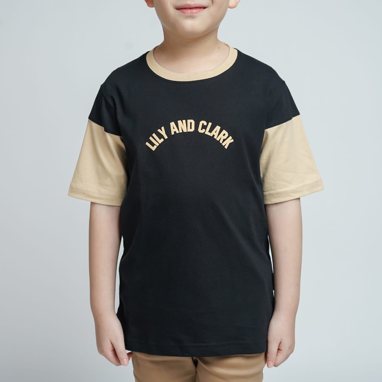 LILY AND CLARK Kaos Anak Laki-Laki warna Hitam Combine Khaky KLC120