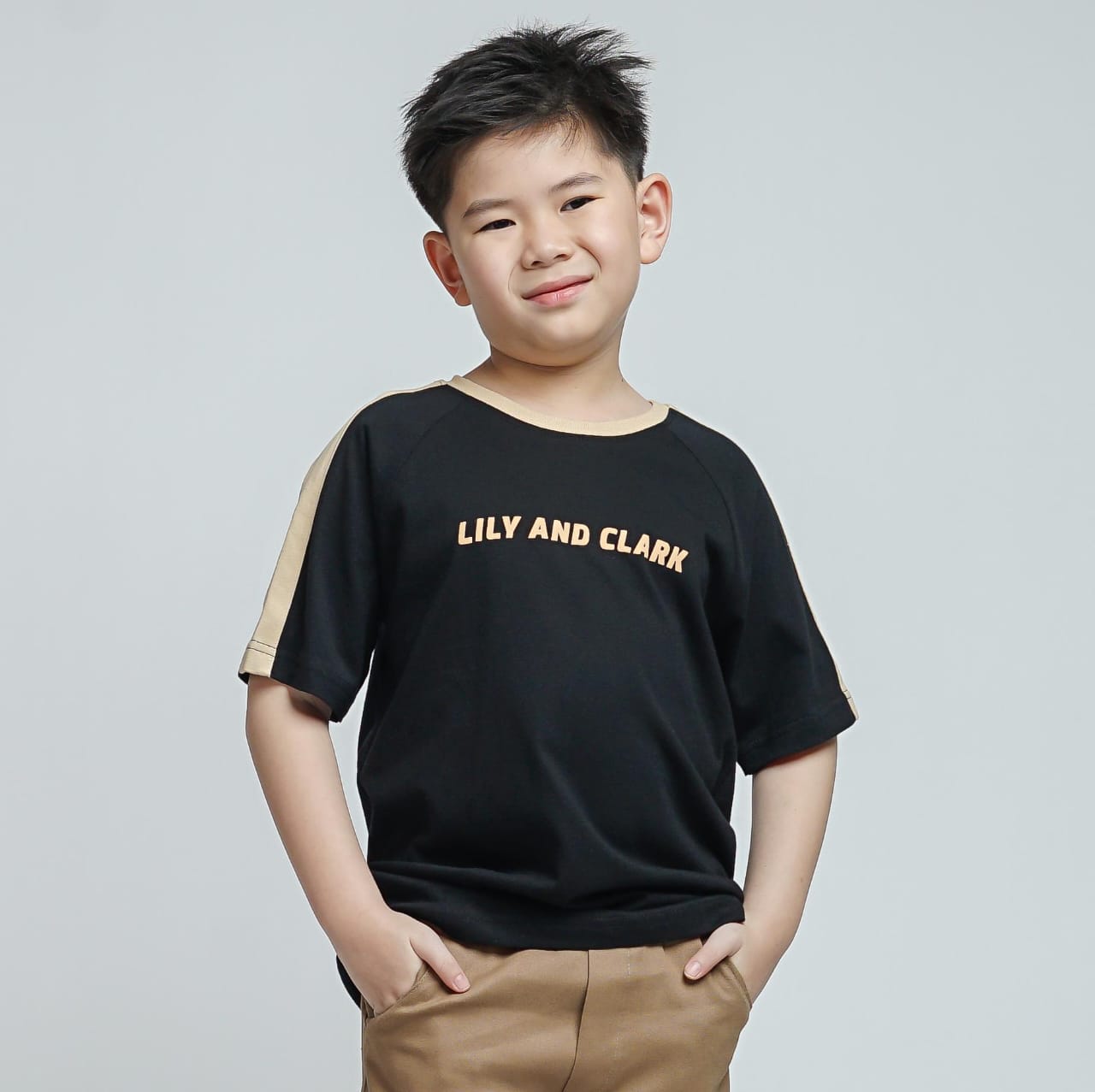 LILY AND CLARK Kaos Anak Laki-Laki warna Hitam-Beige KLC121-HITAM