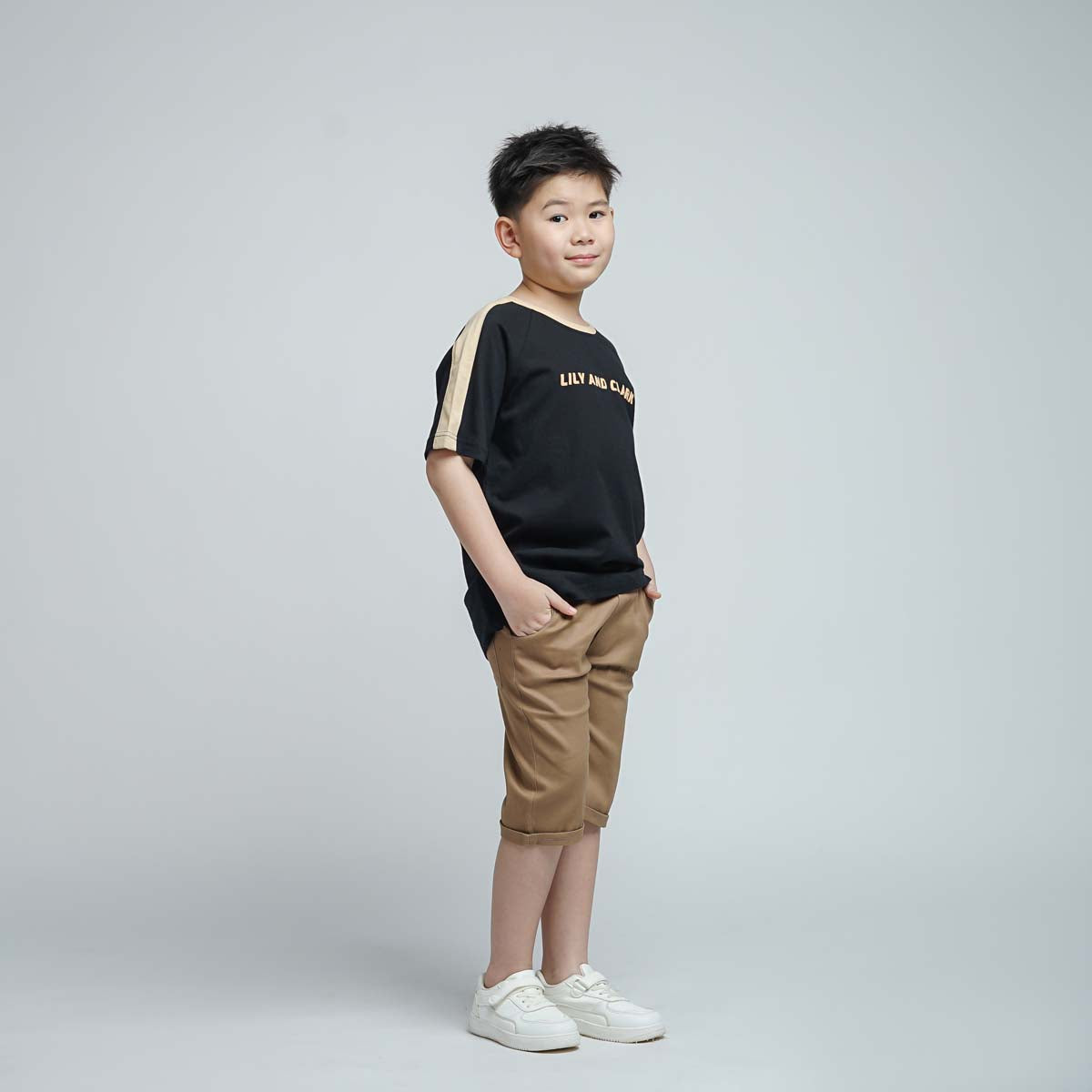 LILY AND CLARK Kaos Anak Laki-Laki warna Hitam-Beige KLC121-HITAM