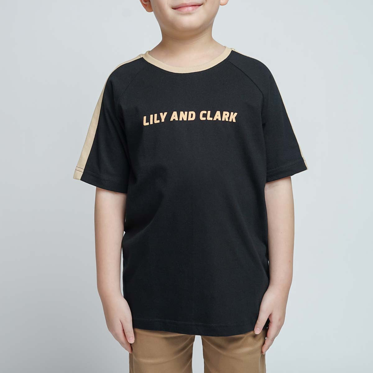 LILY AND CLARK Kaos Anak Laki-Laki warna Hitam-Beige KLC121-HITAM