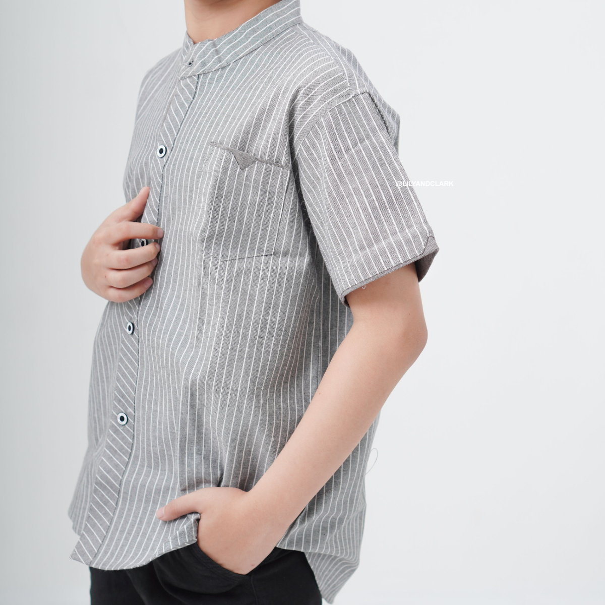 Lily And Clark Kemeja Pendek OXFORD SALUR Warna Hitam KP17-HITAM