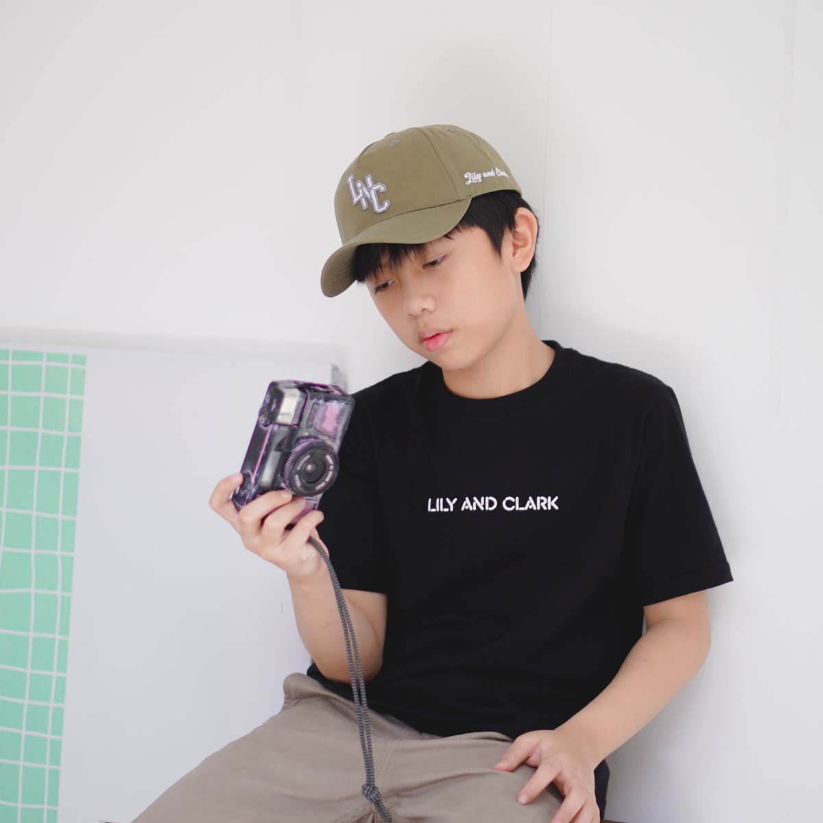 Lily And Clark Kaos Anak Unisex Warna Hitam - KLC55-HITAM