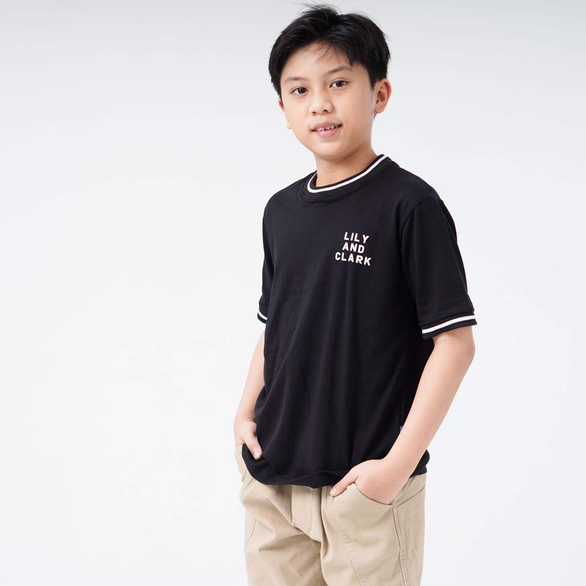 Lily And Clark Kaos Anak Unisex RIB SALUR Warna Hitam-KLC131-HITAM