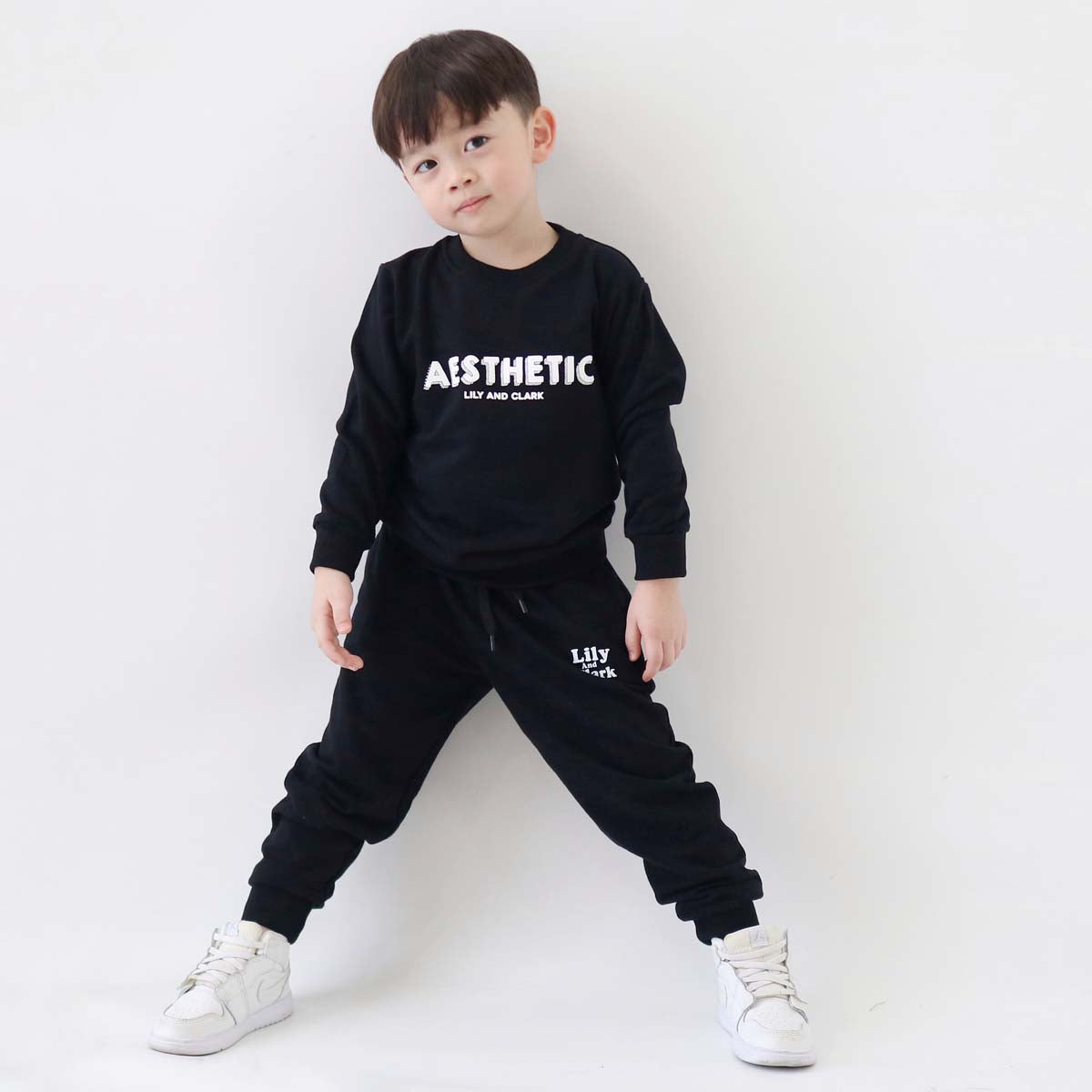 Lily And Clark Sweater Anak Unisex Warna Hitam - ST33-HITAM