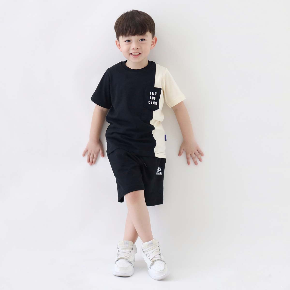 Lily And Clak Kaos Anak Unisex Warna Hitam - KLC94-HITAM