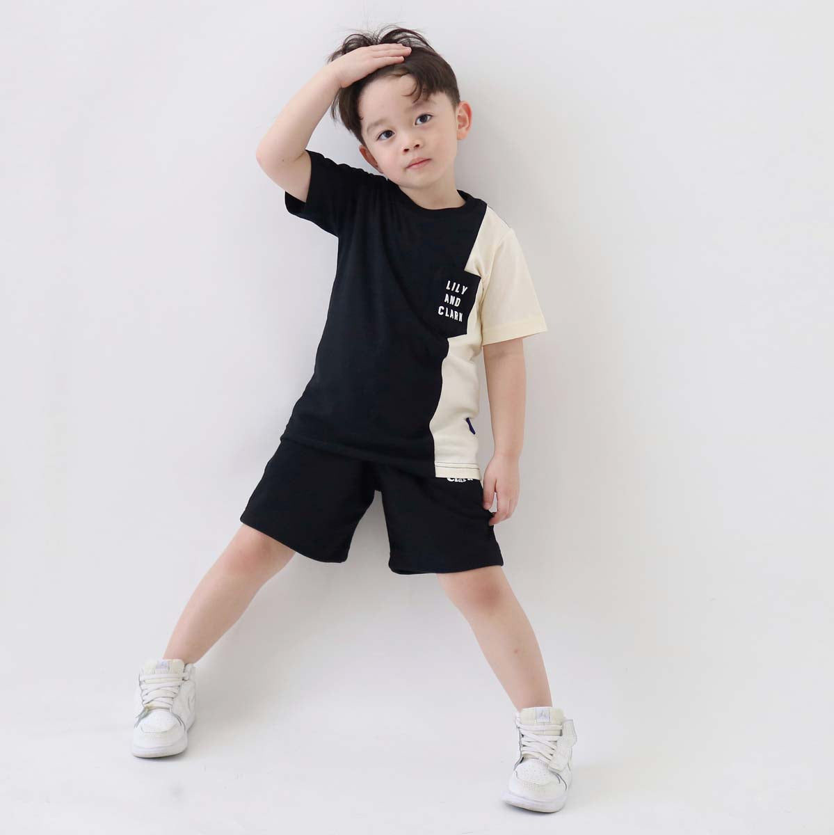 Lily And Clak Kaos Anak Unisex Warna Hitam - KLC94-HITAM