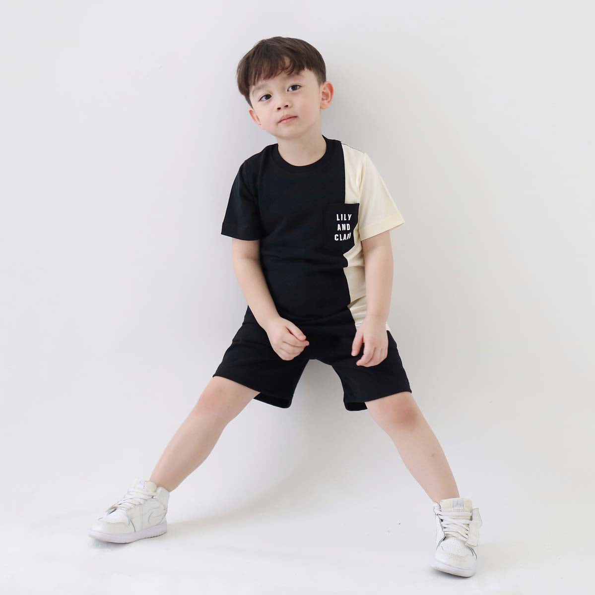 Lily And Clak Kaos Anak Unisex Warna Hitam - KLC94-HITAM